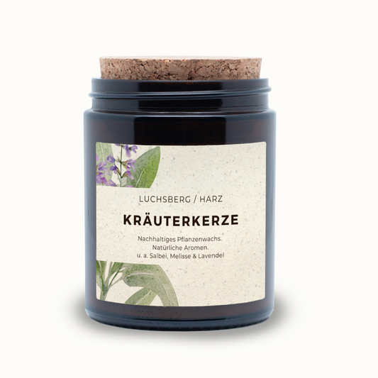 Kräuterkerze, Harzer Kräuterkerze, Luchsberg, natürliche Duftkerze, Kerze mit ätherischen Ölen, Duftkerze mit ätherischen Ölen, Kerze aus Recyclingwachs, Kerze aus nachhaltigem Wachs, Kerze aus Pflanzenwachs, Kerze mit natürlichen Inhaltsstoffen, Hergestellt im Harz, Kerze Aromatherapie, Nachhaltige Kerze, Kerze aus Quedlinburg, Kerzen aus dem Harz, Vegane Kerze, Aromatherapie